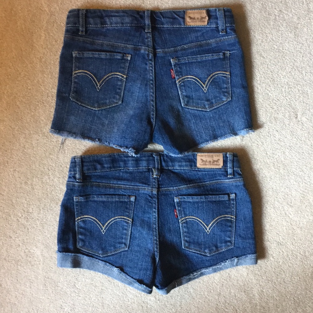 Bundle of 2. Levi’s jean shorts